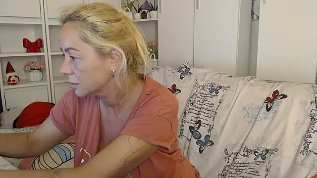 _karolynesyera_ webcam