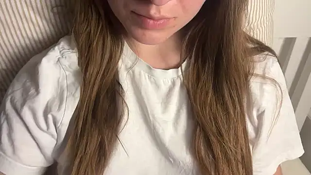 lucyschickt (F teen) - dildo fuck
