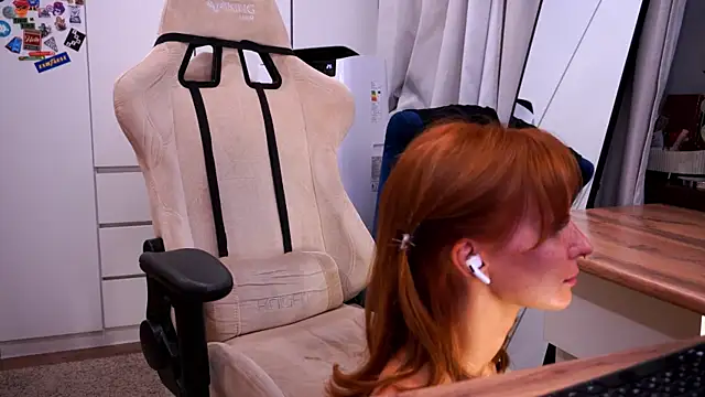 Liuba_Fox webcam
