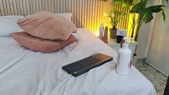 Carrie_GB webcam