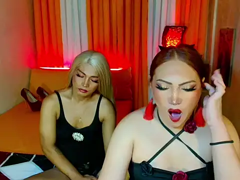 Phenomenal_Shemale webcam