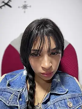 Sasha-firee live cam on StripChat
