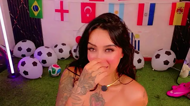 EmmyEvans1 live cam on StripChat