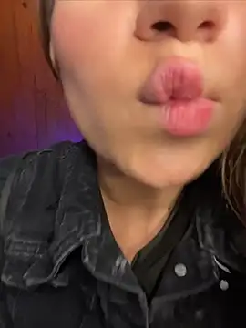 Isabella18_pink webcam