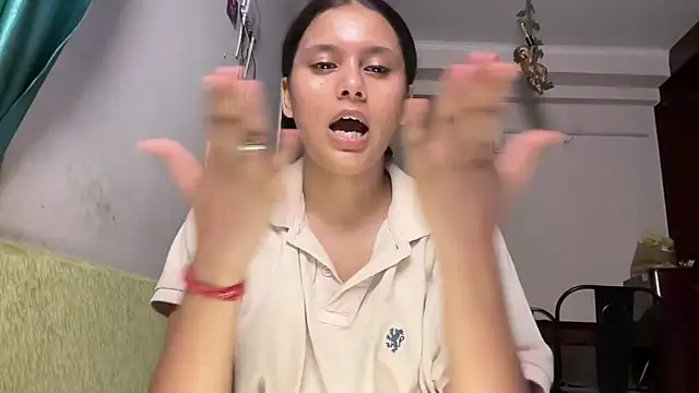 naira_fit (F young) - boobs show