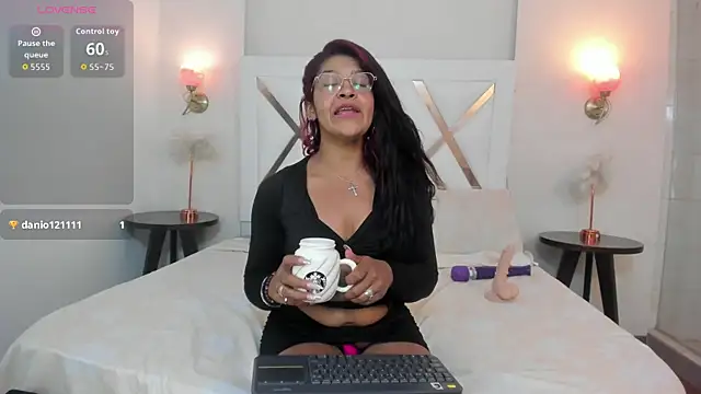 Sky_Collins_ webcam