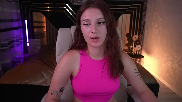 VikVikLove webcam