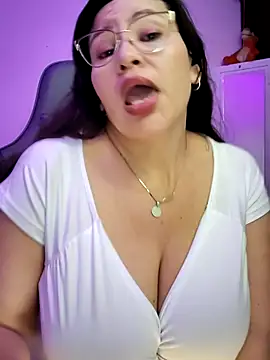 esmeralda_milf webcam