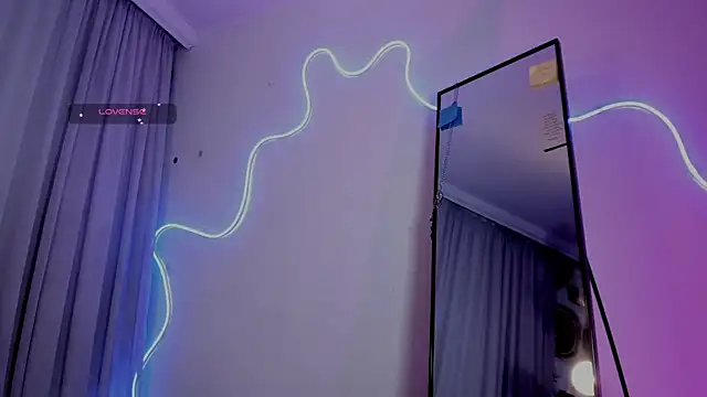 Sara_Foxx1 webcam