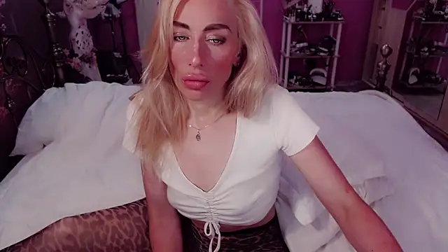 AnnieGOld_ webcam