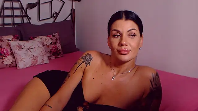 YvonneEverlee webcam