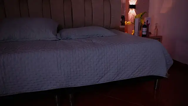 luu_princess (F young) - squeeze boobs