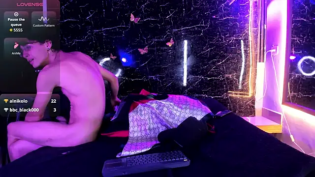 adrian_wolf - Adrian_Wolf's free webcam - UK Sex Cams