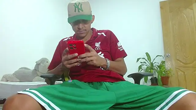 skinny23cm live cam on StripChat