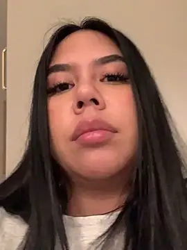 Sashaa1515 live cam on StripChat