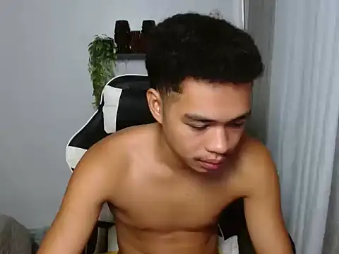curlyasian_njxx webcam