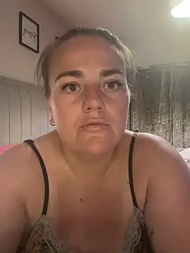 Bustygem_ live cam on StripChat