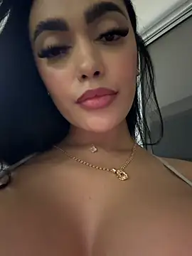 emma_andrew1 live cam on StripChat