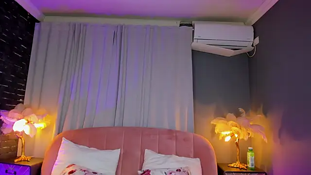 AmedeeaBanks webcam