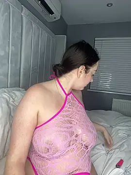 BrunetteBarbieXx_ live cam on StripChat