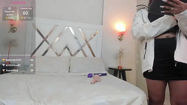 Sky_Collins_ webcam