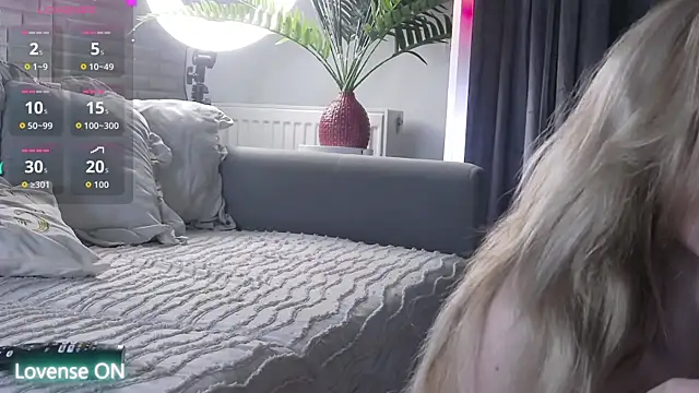 AuraPure live cam on StripChat