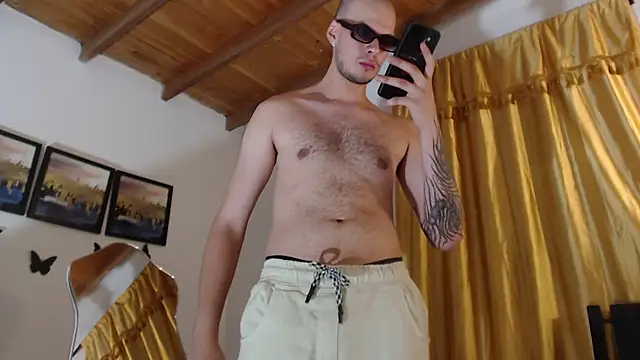 Vlad__night live cam on StripChat