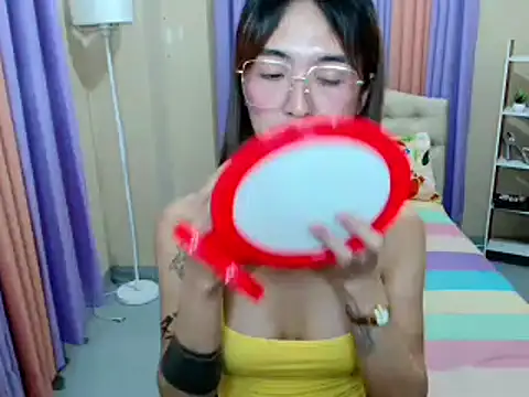 XxTsUncutAskaxX webcam