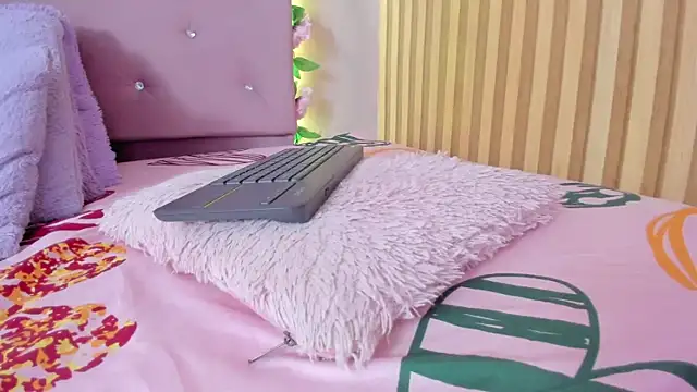 lovely__kiss__ webcam