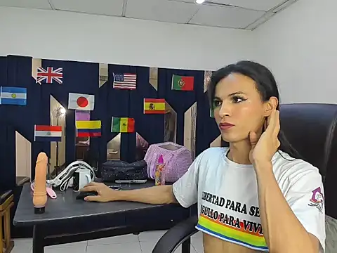 Aisha_hotts777 webcam