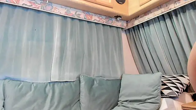 Dirty-Bya webcam