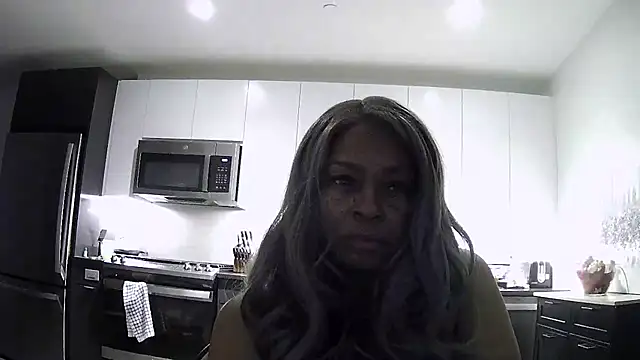 msweetlindaparks (F mature) - SHOWER PLAY