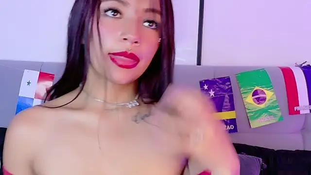 Nicolee_Saint webcam