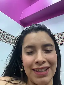 Miss_Bella_Flame live cam on StripChat