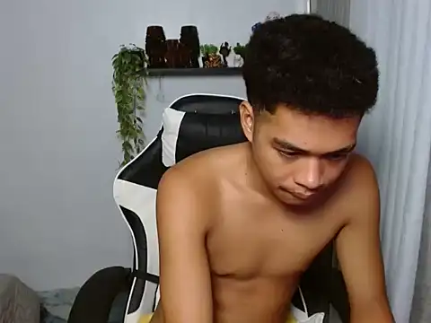 curlyasian_njxx webcam