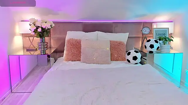 MiaMuse Live Web Cam Show