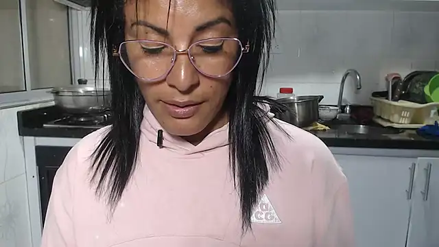 kateleyagrey (F mature) - naked and anal
