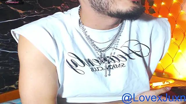 LovexJuxn77 webcam