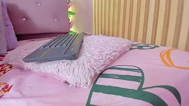 lovely__kiss__ webcam