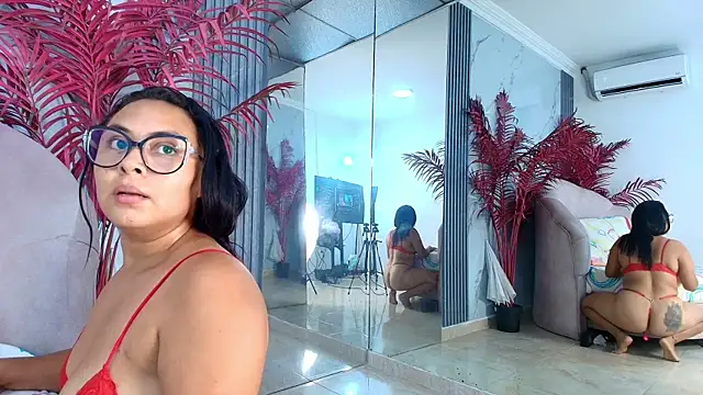 KatiiaVega webcam