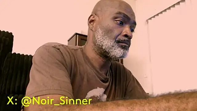 sinnernoir (M mature) - stroke. close up