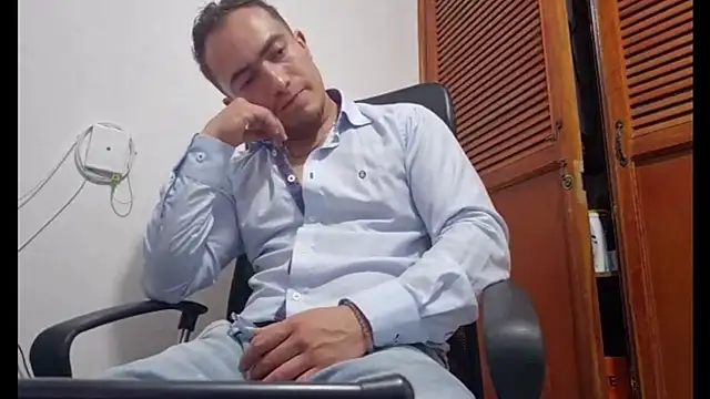 touchdaddy4 (M young) - Make your daddy cum and he'll be happy.
