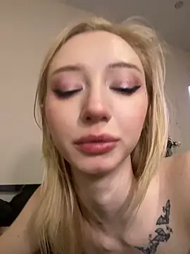 foxychpoxi (F teen) - ride on dildo 5 min
