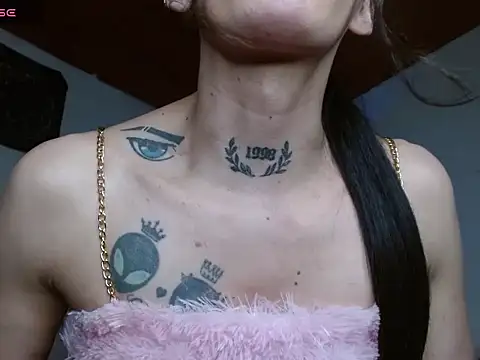 Scarlett_crastrawberry webcam