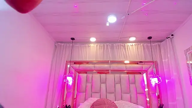 Francesca_Skuirt webcam