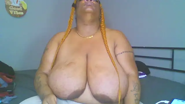 NaughtyHottieBBW live cam on StripChat