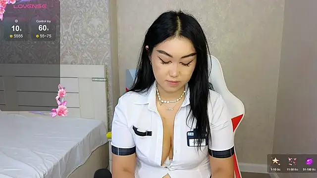 Diana_Moon_ live cam on StripChat