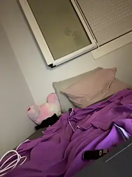 yoursophierose live cam on StripChat