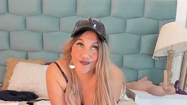 MiaMancini webcam