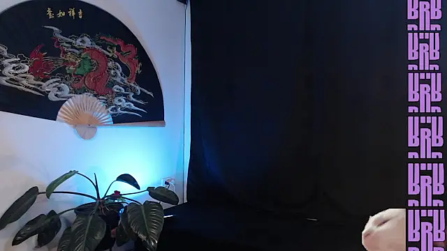 Ellyuwuw live cam on StripChat